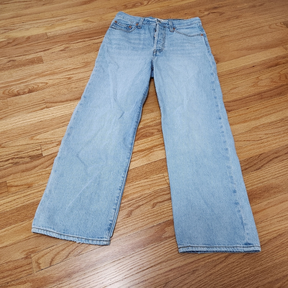 Aritzia Levi's Ribcage Straight Jeans size 28